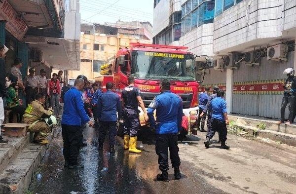 Kebakaran Pasar Tanjung Karang: Puluhan Kios Hangus, Kerugian MiliaranRupiah