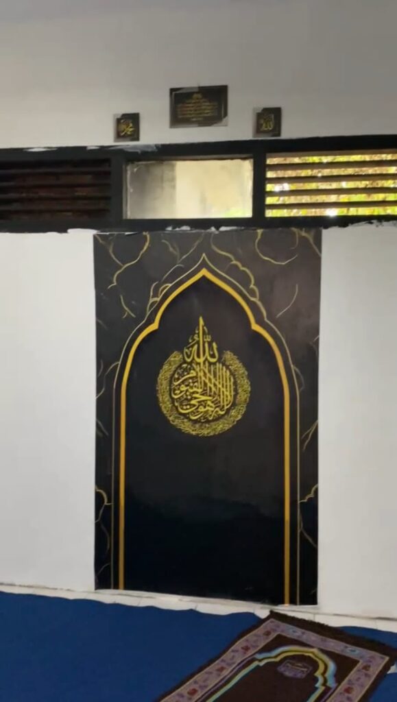 Mahasiswa UIN Raden Intan Lampung Renovasi Mushola di Kantor KPID